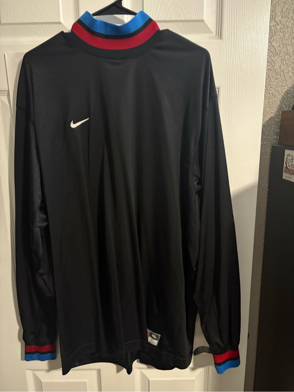 Men’s vintage Nike long sleeve mock turtleneck, goalkeeping jersey. Size XL
